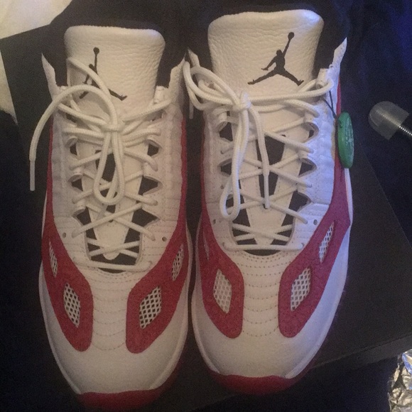 Jordan 11 low IE - Picture 2 of 4